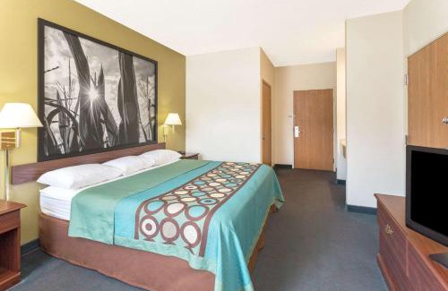 Cresco Hotel | Convenient Super 8 by Wyndham Cresco, IA - Pet Friendly Stay