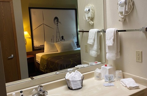 Cresco Hotel | Comfortable Stay at Super 8 by Wyndham Cresco IA