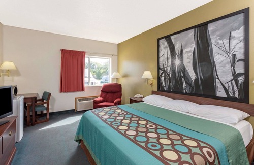 Cresco Hotel | Comfortable Stay at Super 8 by Wyndham Cresco IA