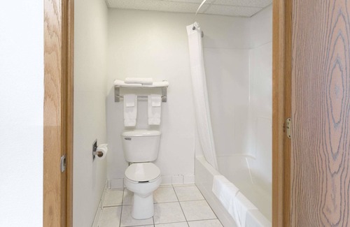 Cresco Hotel | Comfortable Stay at Super 8 by Wyndham Cresco IA