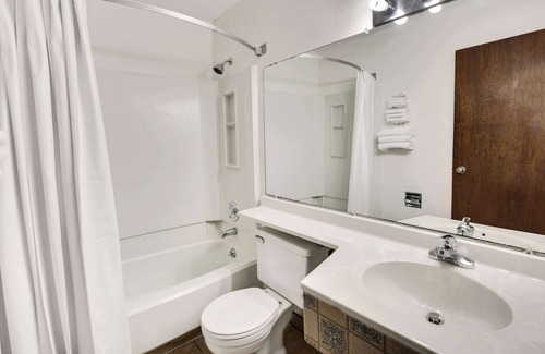 Crystal Lake Hotel | Budget-Friendly Super 8 by Wyndham in Crystal Lake