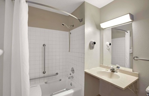 Crystal Lake Hotel | Budget-Friendly Super 8 by Wyndham in Crystal Lake