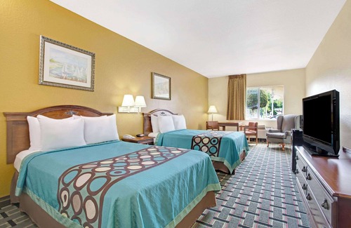 Bethune Grant Hotel | Comfortable Stay at Super 8 by Wyndham Daytona Beach