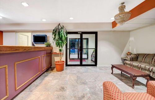 Dallas Hotel | Budget-Friendly Stay at Super 8 by Wyndham Dallas South