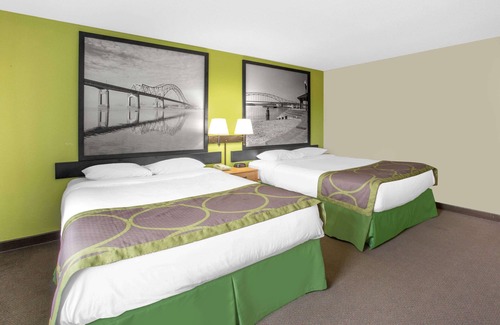 Quad Cities Hotel | Budget-Friendly Stay at Super 8 by Wyndham Davenport