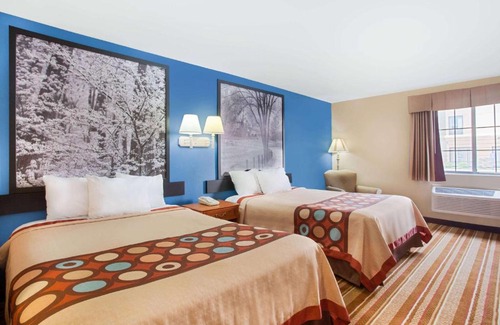 Defiance Hotel | Comfortable Stay at Super 8 by Wyndham Defiance