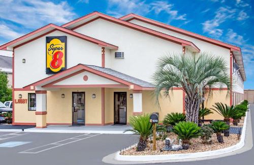 Douglas Hotel | Comfortable Stay at Super 8 by Wyndham Douglas for All