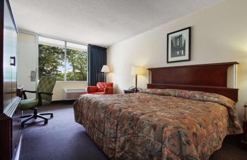 Dover Hotel | Budget-Friendly Stay at Super 8 by Wyndham Dover