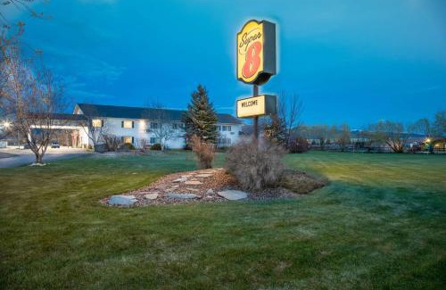 Driggs Hotel | Comfortable Stay at Super 8 by Wyndham Driggs with Pool