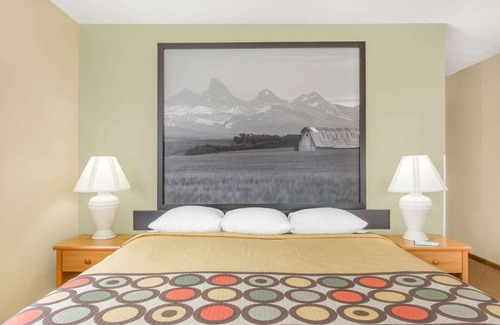 Driggs Hotel | Comfortable Stay at Super 8 by Wyndham Driggs with Pool