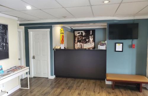 Duncan Hotel | Budget-Friendly Stay at Super 8 by Wyndham Duncan
