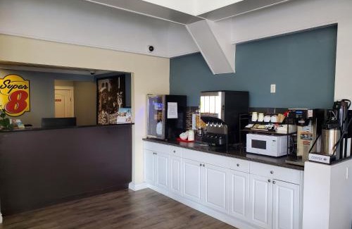 Duncan Hotel | Budget-Friendly Stay at Super 8 by Wyndham Duncan