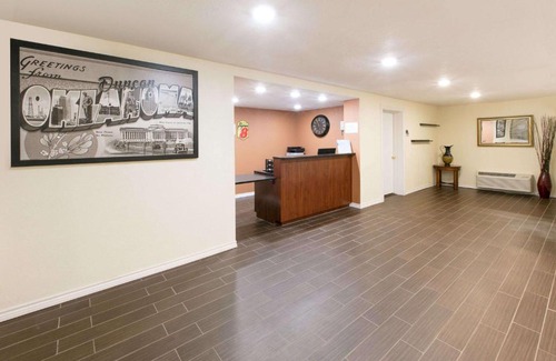 Duncan Hotel | Budget-Friendly Stay at Super 8 by Wyndham Duncan