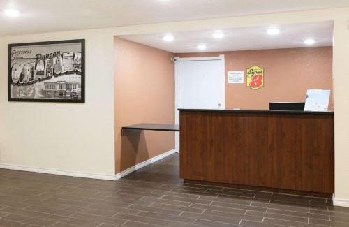 Duncan Hotel | Budget-Friendly Stay at Super 8 by Wyndham Duncan