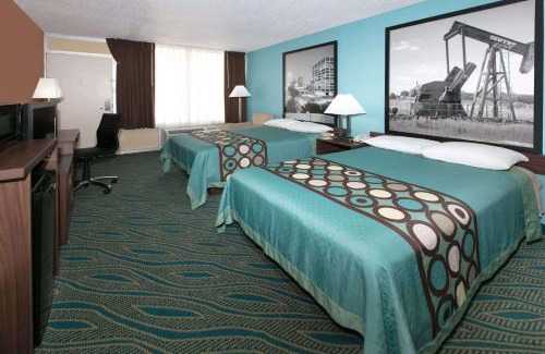 Duncan Hotel | Budget-Friendly Stay at Super 8 by Wyndham Duncan