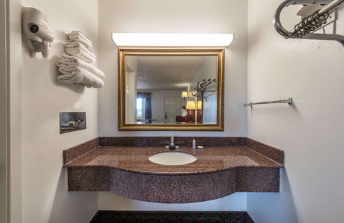 Eastland Hotel | Budget-Friendly Stay at Super 8 by Wyndham Eastland