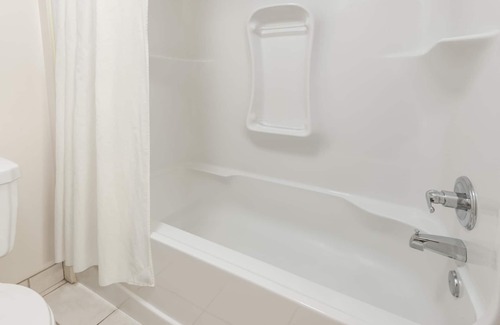 Northwest Edmonton Hotel | Budget-Friendly Comfort at Super 8 by Wyndham Edmonton/West