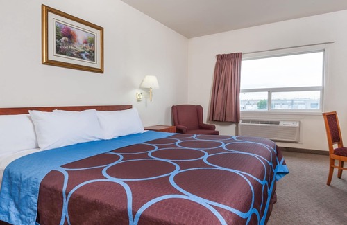 Northwest Edmonton Hotel | Budget-Friendly Comfort at Super 8 by Wyndham Edmonton/West