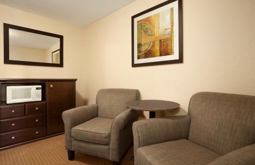 Leduc Hotel | Comfortable Stay at Super 8 by Wyndham Edmonton Airport