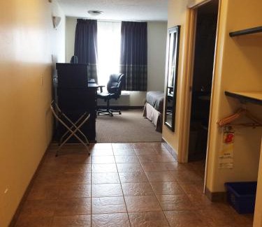 Edson Hotel | Convenient Super 8 by Wyndham Edson: Pet-Friendly Comfort