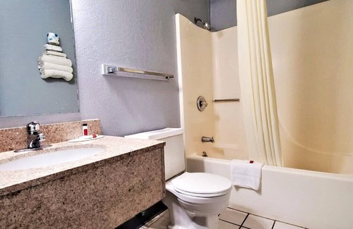Elk City Hotel | Budget-Friendly Stay at Super 8 by Wyndham Elk City