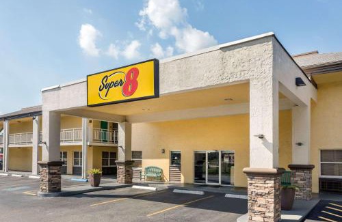 Ellenton Hotel | Relax at Super 8 by Wyndham Ellenton with Great Amenities