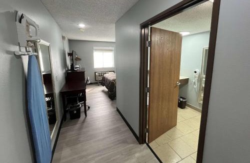 Emporia Hotel | Pet-Friendly Super 8 by Wyndham Emporia - Family Ready Stay