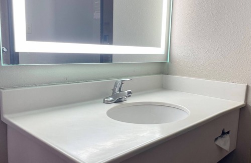 Allenton Hotel | Budget-Friendly Super 8 by Wyndham Near Six Flags