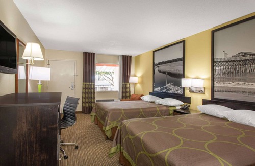 Florence Hotel | Budget-Friendly Super 8 by Wyndham Florence with Pool & Breakfast