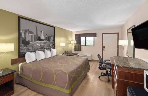 Fort Mitchell Hotel | Comfortable Stay at Super 8 by Wyndham Fort Mitchell