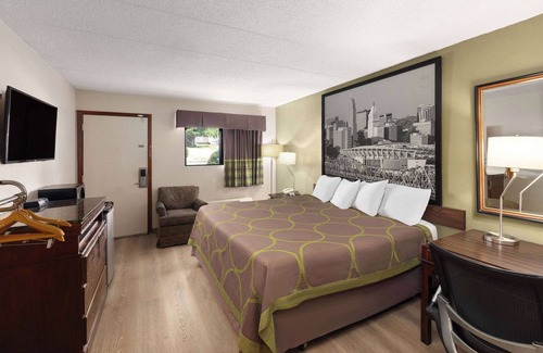 Fort Mitchell Hotel | Comfortable Stay at Super 8 by Wyndham Fort Mitchell
