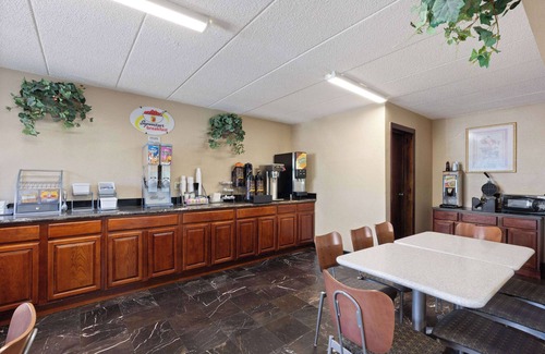 Fort Mitchell Hotel | Comfortable Stay at Super 8 by Wyndham Fort Mitchell
