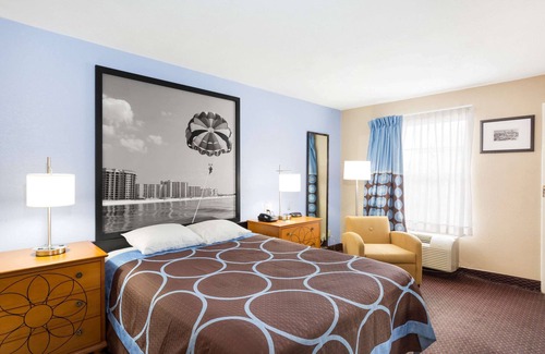Foley Hotel | Cozy Super 8 by Wyndham Foley: Family-Friendly Amenities