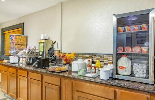 Fort Madison Hotel | Convenient Stay at Super 8 by Wyndham Fort Madison