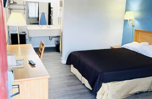 Fort Scott Hotel | Comfortable Stay at Super 8 by Wyndham Fort Scott