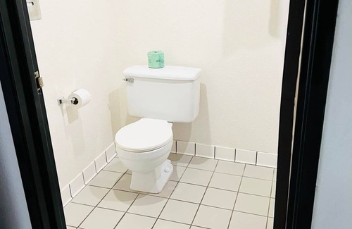 Fort Scott Hotel | Comfortable Stay at Super 8 by Wyndham Fort Scott