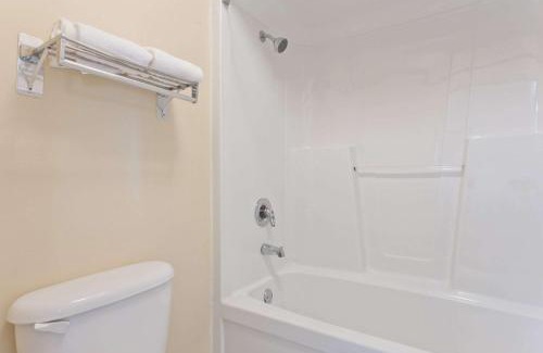 Franklin Hotel | Top-Rated Super 8 by Wyndham Franklin with Family Amenities