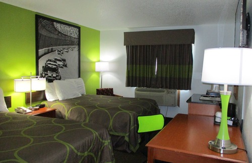 Franklin Hotel | Budget-Friendly Stay at Super 8 by Wyndham Franklin