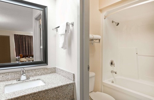 Franklin Hotel | Comfortable Stays at Super 8 by Wyndham Franklin