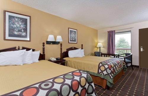 Franklin Hotel | Comfortable Stays at Super 8 by Wyndham Franklin