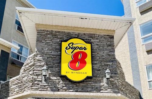 Grande Prairie Hotel | Pet-Friendly Super 8 by Wyndham Grande Prairie with Pool