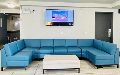 Grande Prairie Hotel | Pet-Friendly Super 8 by Wyndham Grande Prairie with Pool