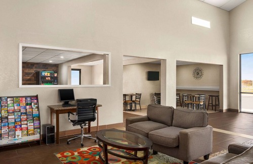 Gainesville Hotel | Comfortable Stay at Super 8 by Wyndham Gainesville TX