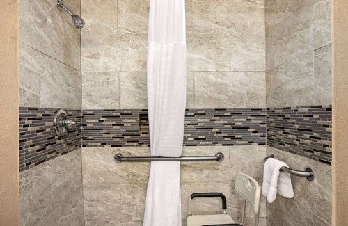 Gainesville Hotel | Comfortable Stay at Super 8 by Wyndham Gainesville TX