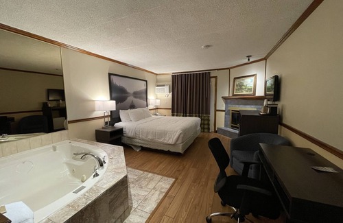 Gananoque Hotel | Discover Comfort at Super 8 by Wyndham Gananoque Resort