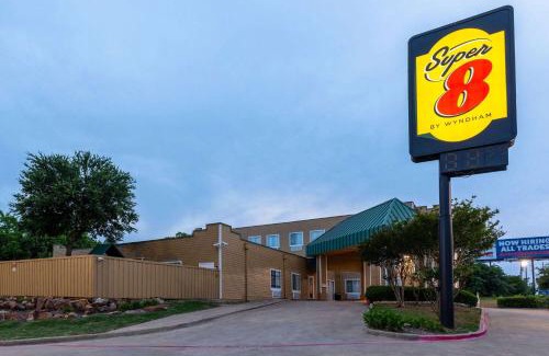 Garland Hotel | Convenient Super 8 by Wyndham Garland Near Dallas Attractions