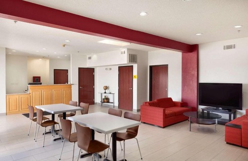 Garland Hotel | Convenient Super 8 by Wyndham Garland Near Dallas Attractions