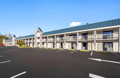 Garysburg Hotel | Budget-Friendly Super 8 by Wyndham in Garysburg/Roanoke Rapids