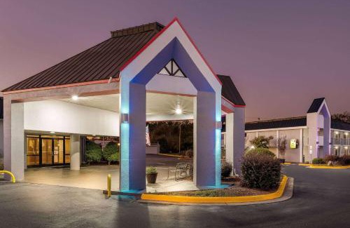 Garysburg Hotel | Budget-Friendly Super 8 by Wyndham in Garysburg/Roanoke Rapids