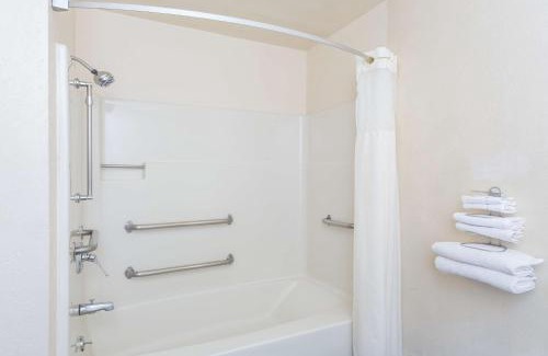Goodyear Hotel | Comfortable Super 8 by Wyndham in Goodyear/Phoenix Area